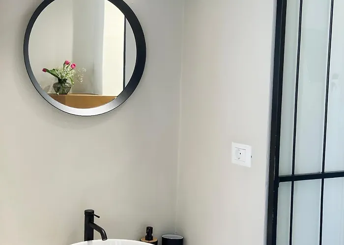 מלון Oiko Mini *